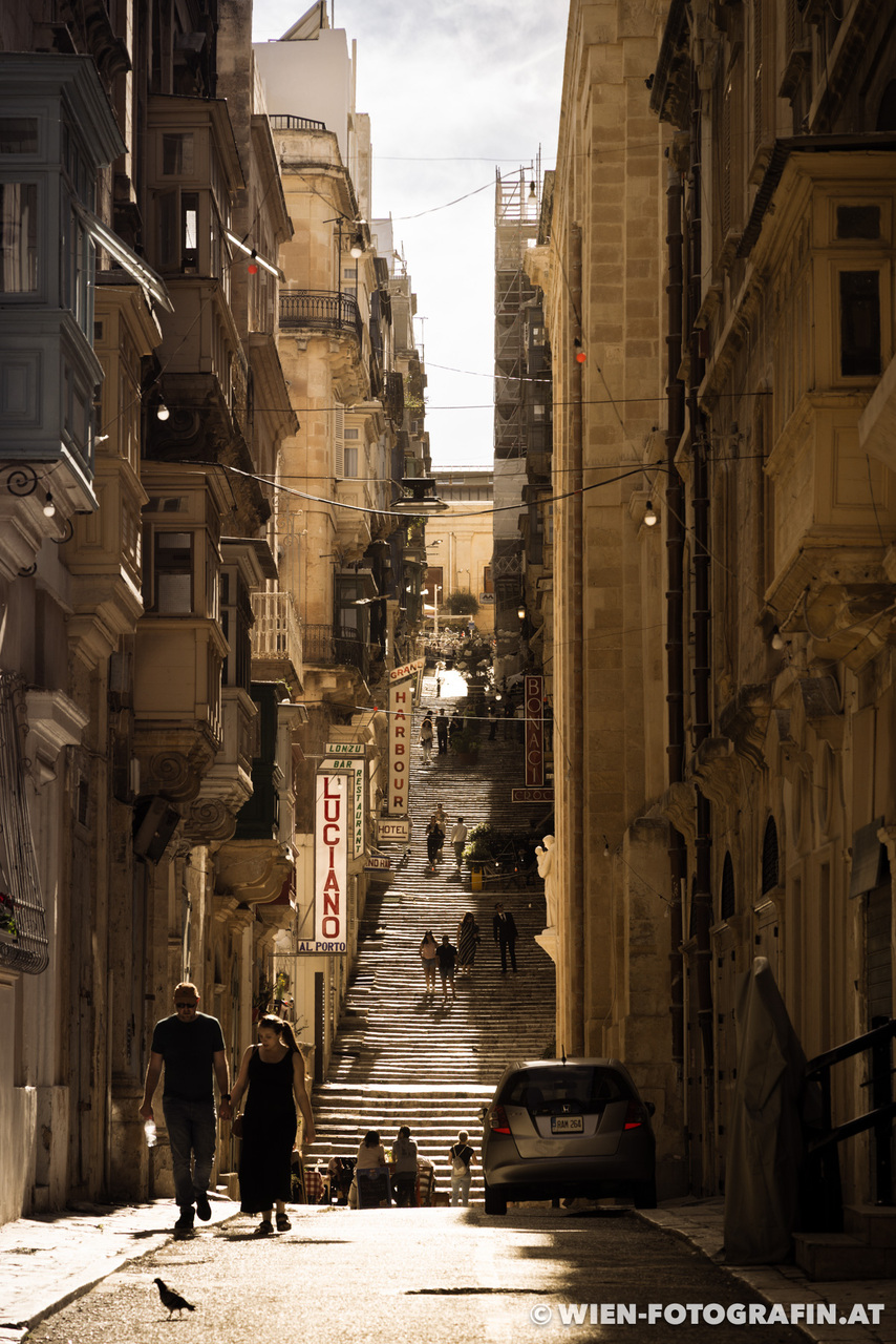 Gasse mit Stufen