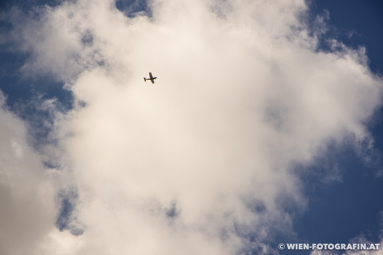 Regelmäßig fliegen Kleinflugzeuge über Valletta - wahrscheinl