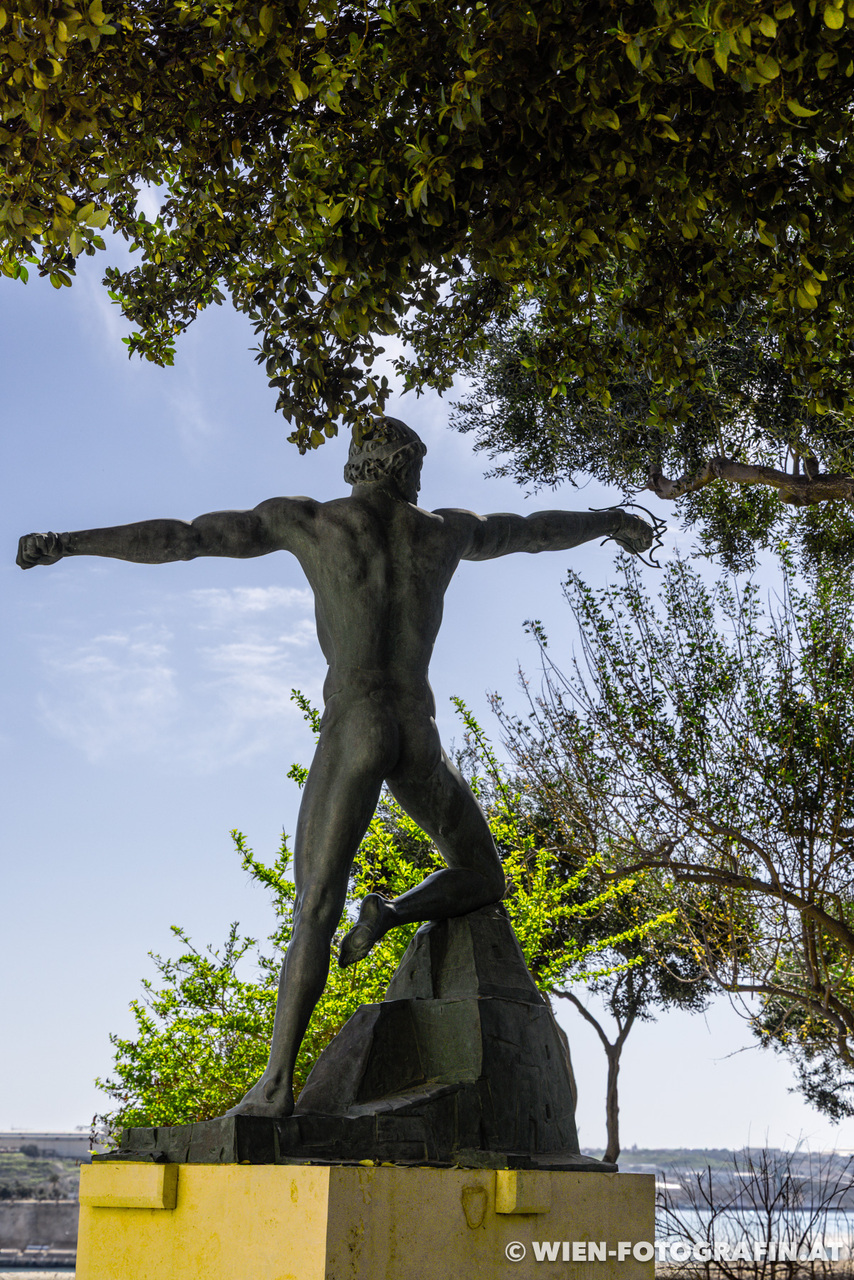 Männliche Statue im Lower Barrakka Gardens
